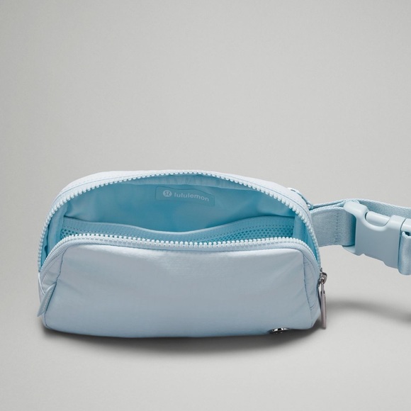 Brand New Lululemon Everywhere Belt Bag in Sky Blue - Picture 5 of 13
